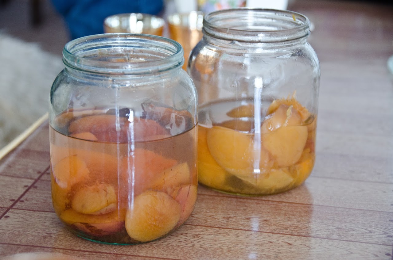 Preserved peaches
