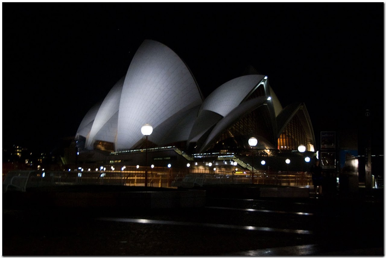 Sydney opera house by night
