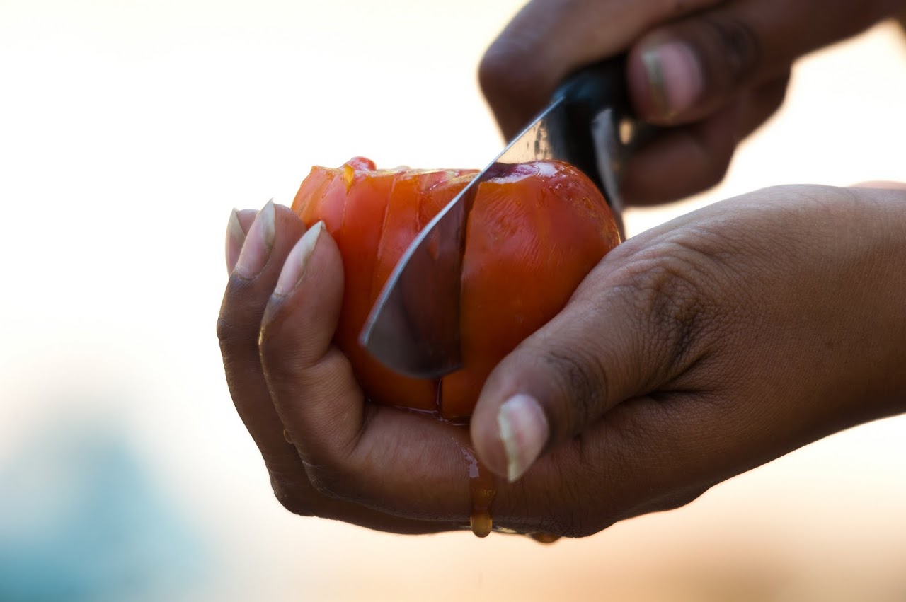 Cutting tomatoes the Zambian way