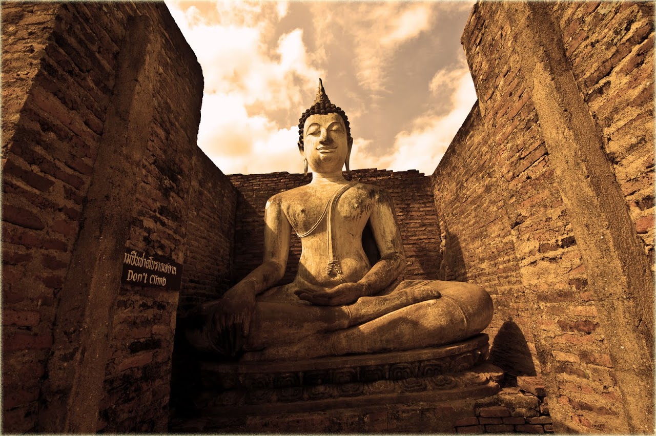 Buddha at Wat Mahathat
