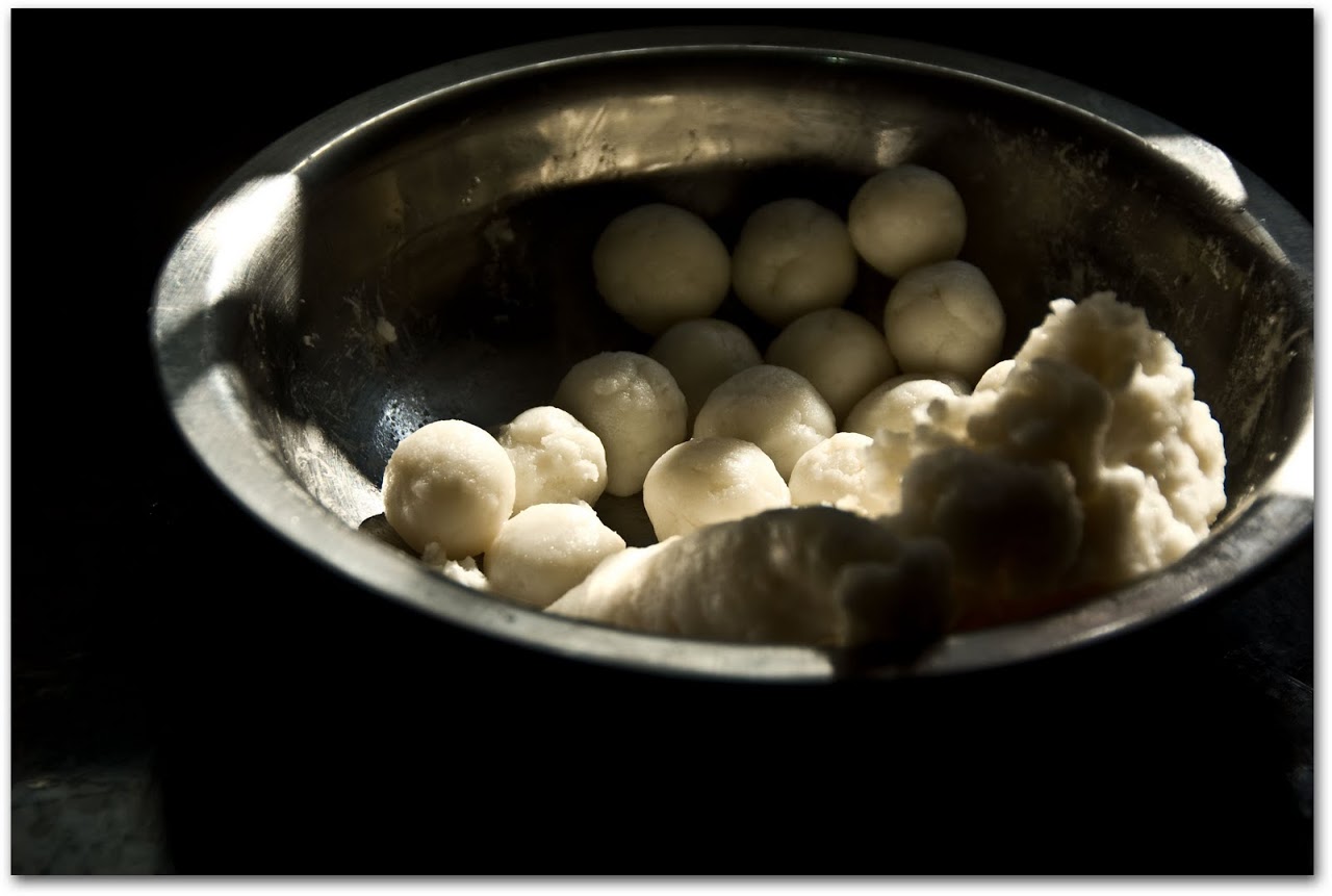 Kozhrakattai dough balls