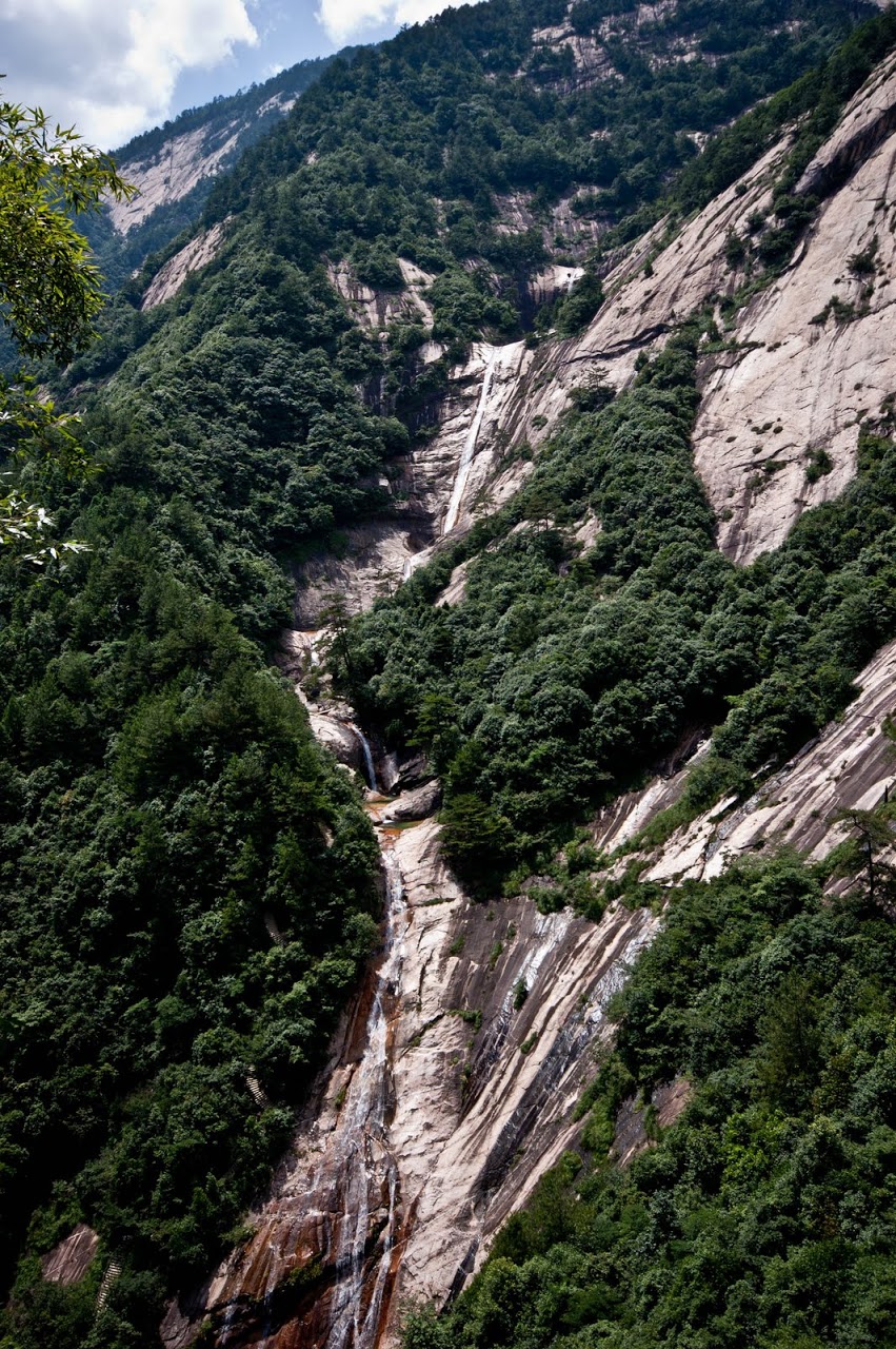 Huang Shan waterfall